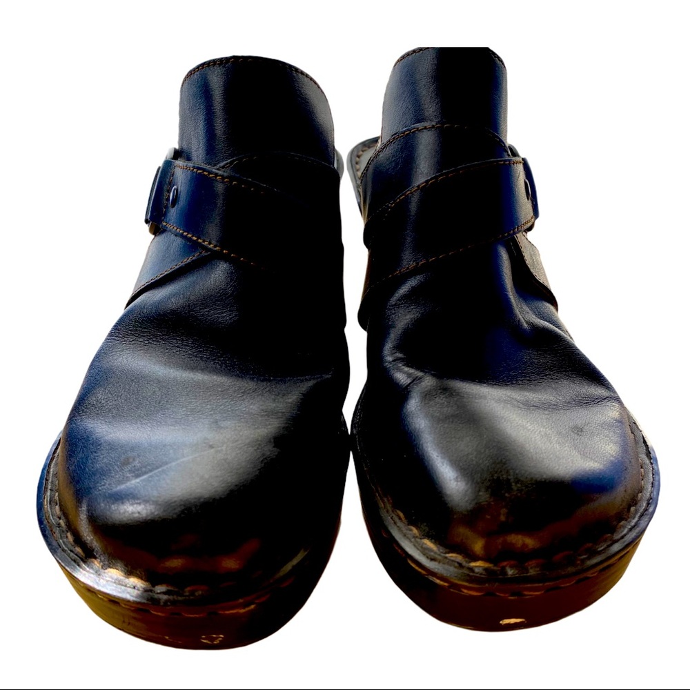 Born black leather buckle accent slide 9